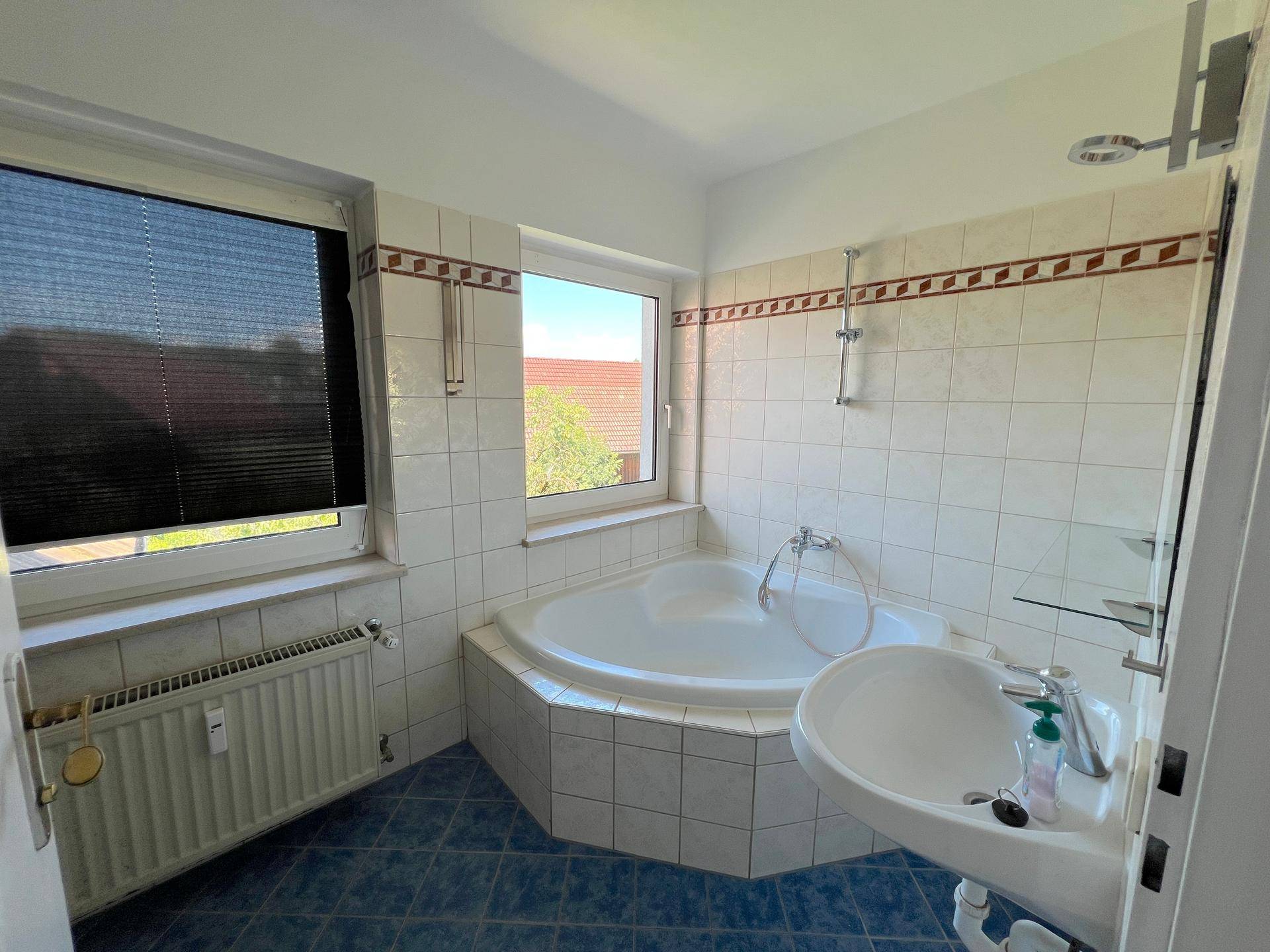 Bad mit Wanne