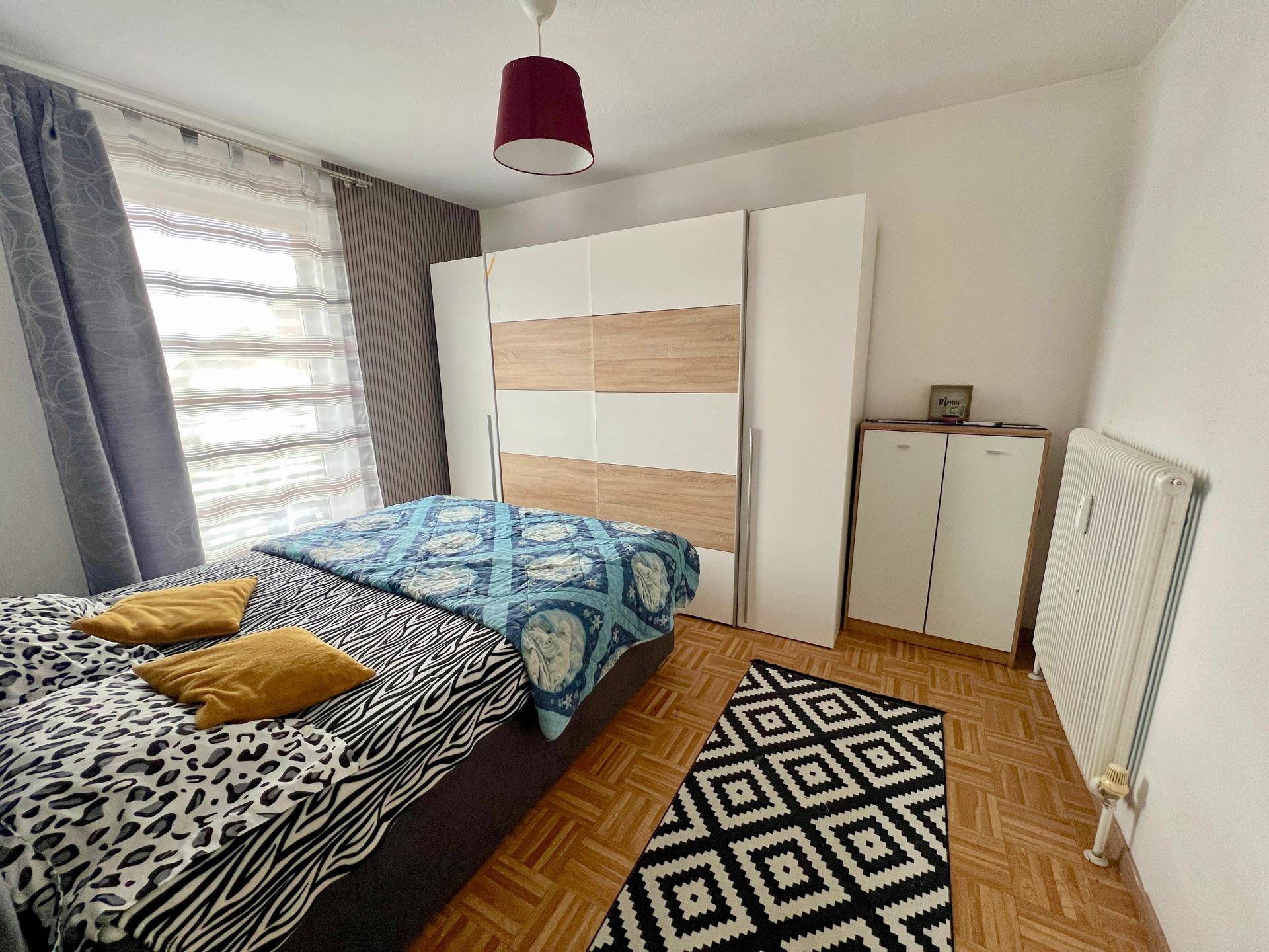 Schlafzimmer 1