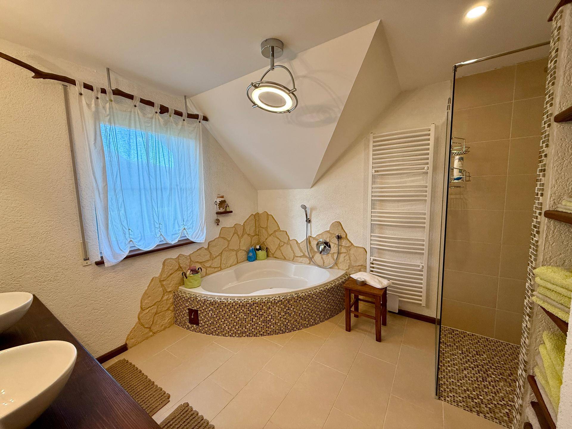 Badezimmer (OG)