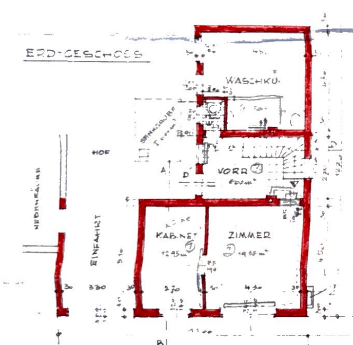 Grundriss des Erdgeschosses mit Zimmern, Waschküche und Einfahrt.