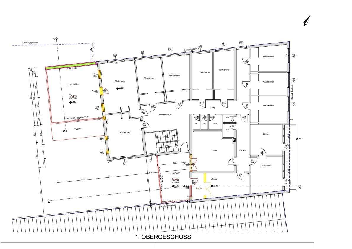 Grundriss des ersten Obergeschosses mit mehreren Zimmern und einem Balkon.