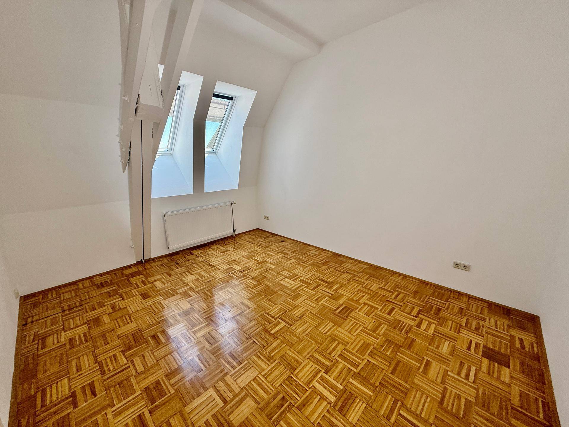 Großzügige Mietwohnung mit besonderem Wohngefühl &amp; hohen Decken - Ansicht 4