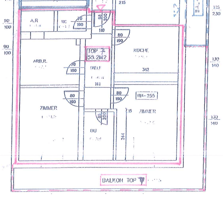 Grundriss einer Wohnung mit mehreren Zimmern, Küche, WC und einem Balkon.