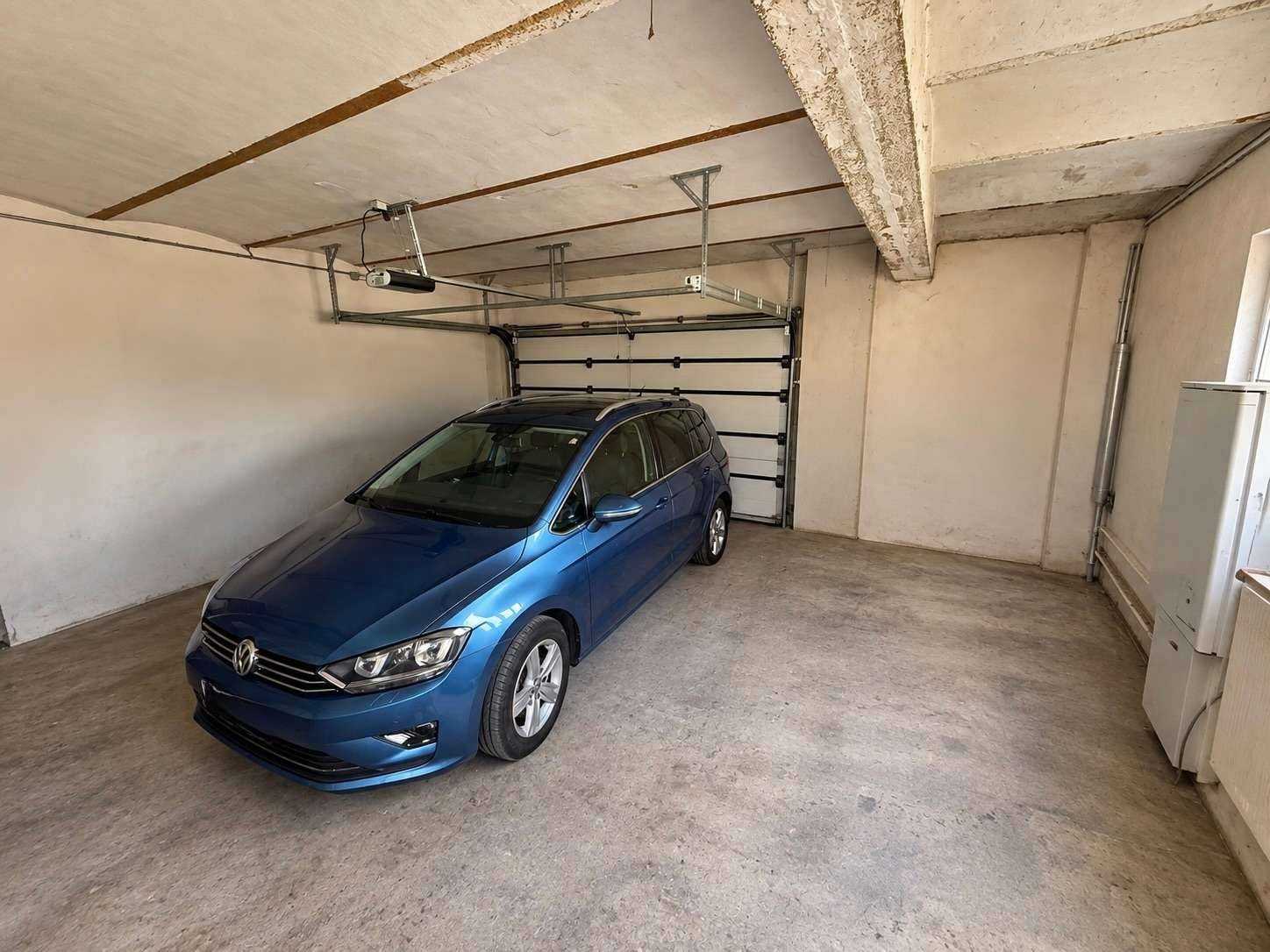 Garage / mittels KI digital geräumt