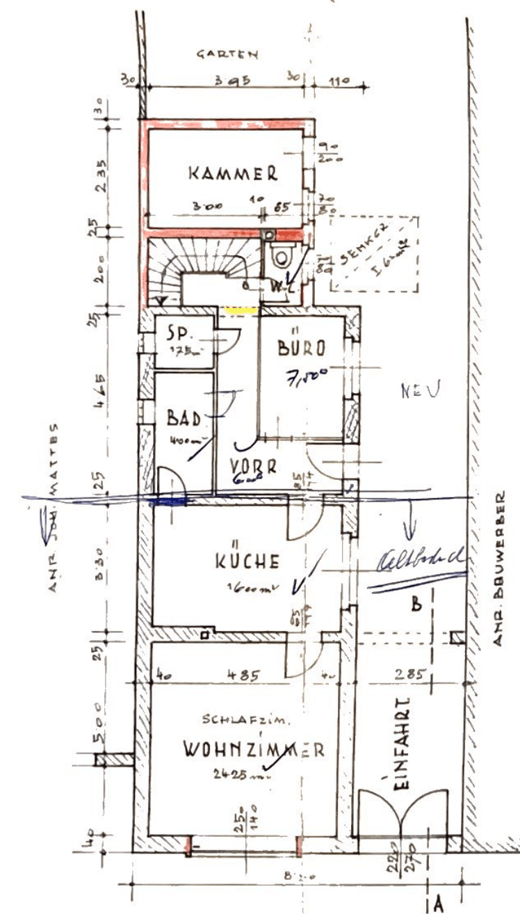 Handgezeichneter Grundriss des Erdgeschosses mit Küche, Wohnzimmer und Bad.