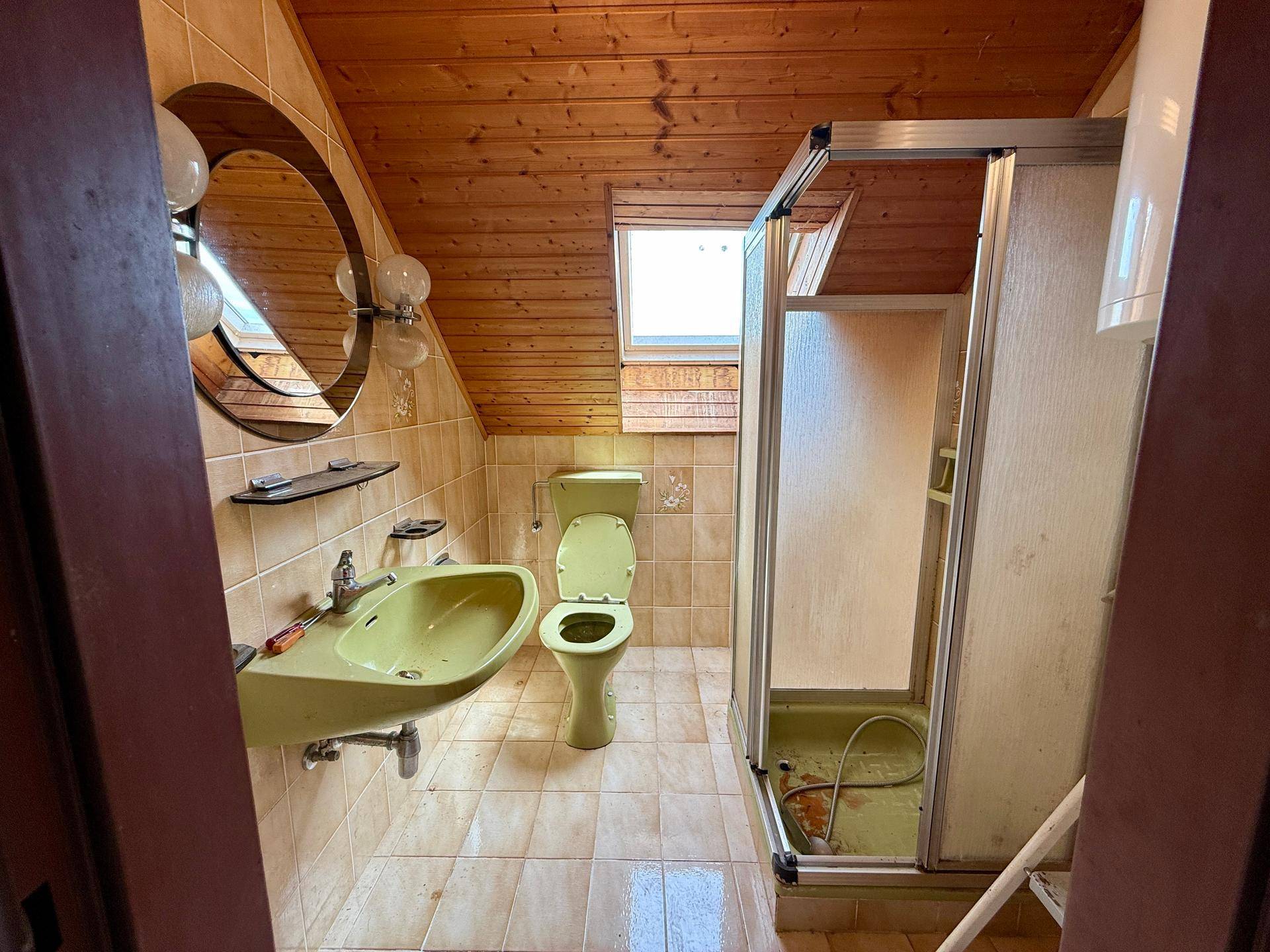 Badezimmer + WC OG