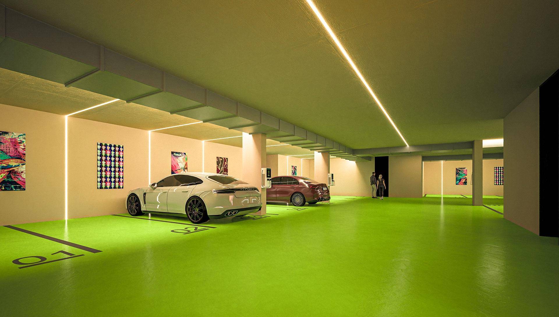 Moderne Tiefgarage mit leuchtend grünem Boden, Kunstwerken an den Wänden und Ladestationen.