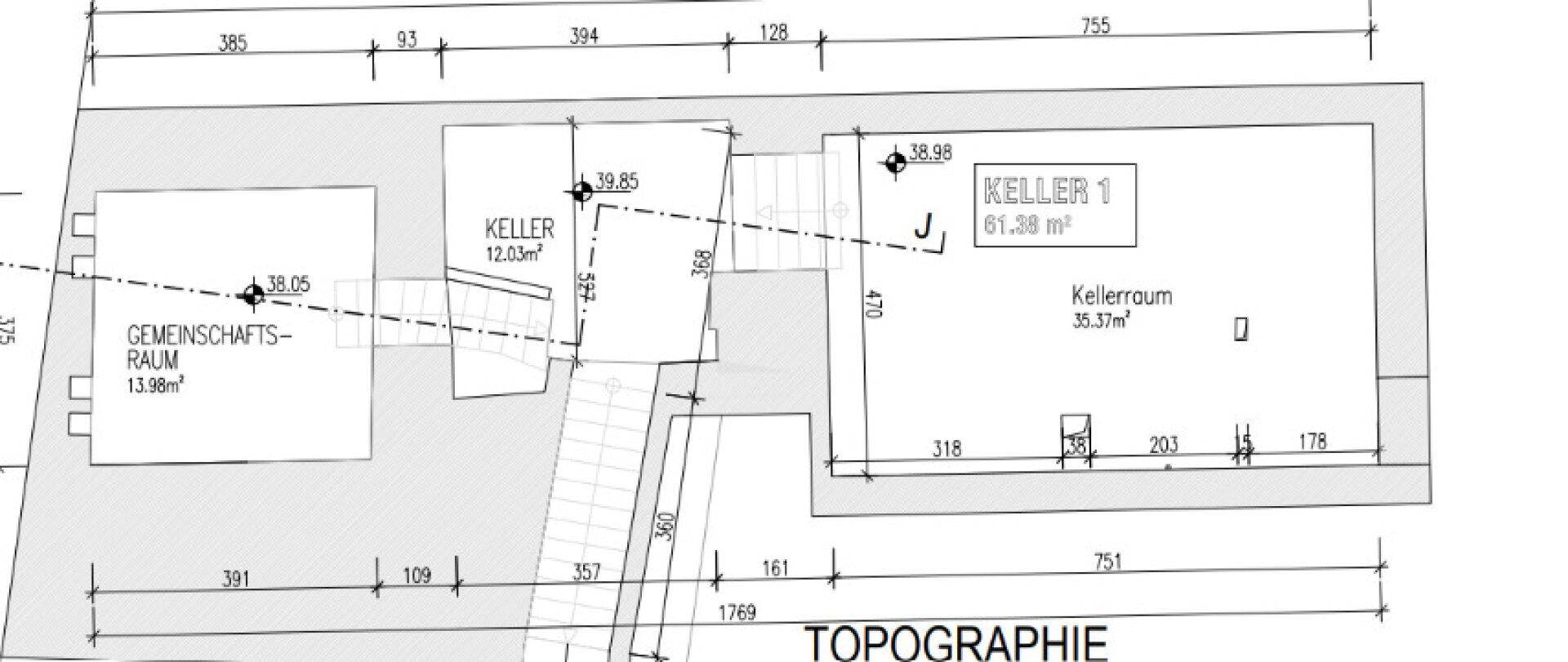 Grundrissplan zeigt Kellerbereiche und einen Gemeinschaftsraum mit Abmessungen.