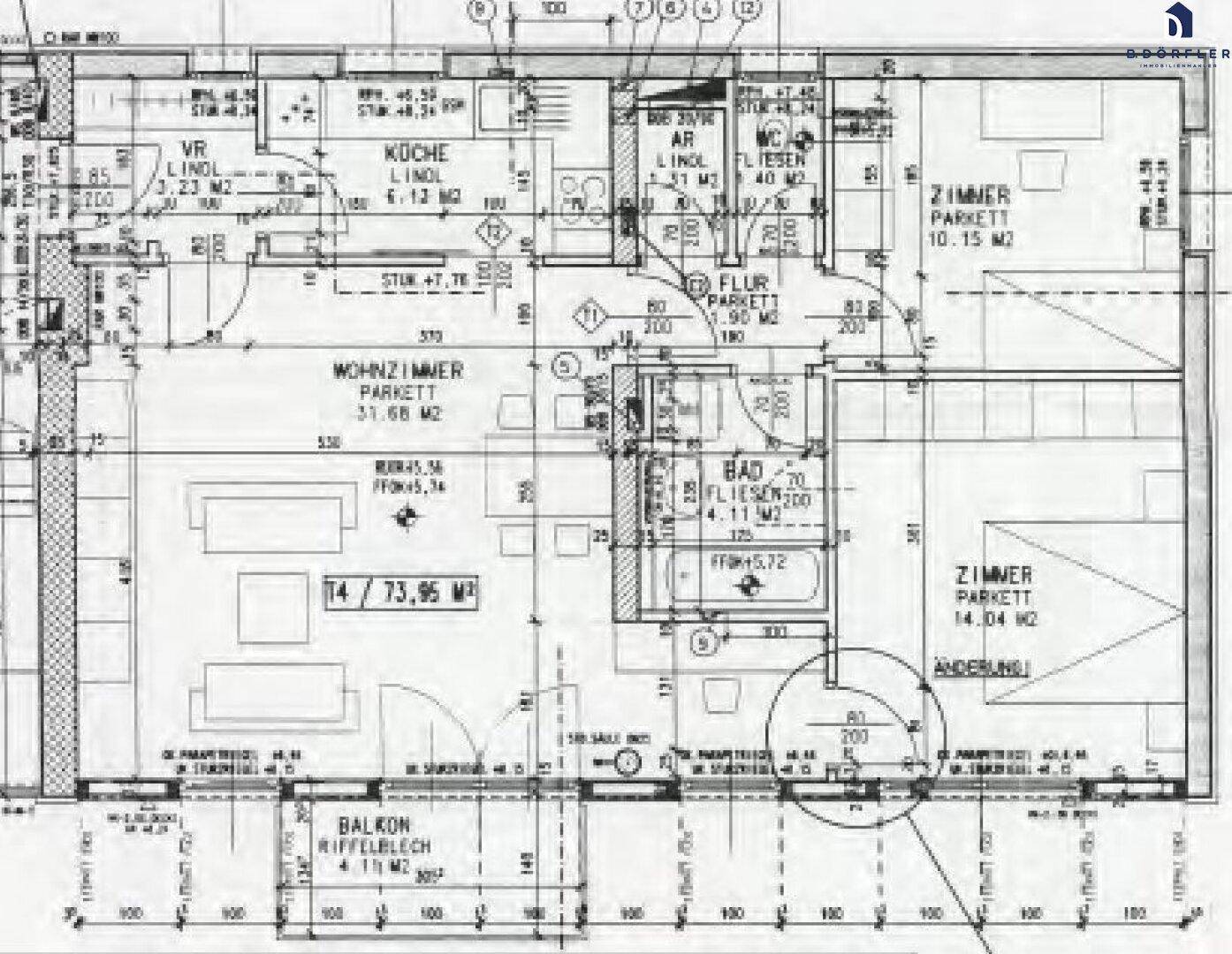 Detaillierter Grundriss einer Wohnung mit mehreren Zimmern und Balkon.