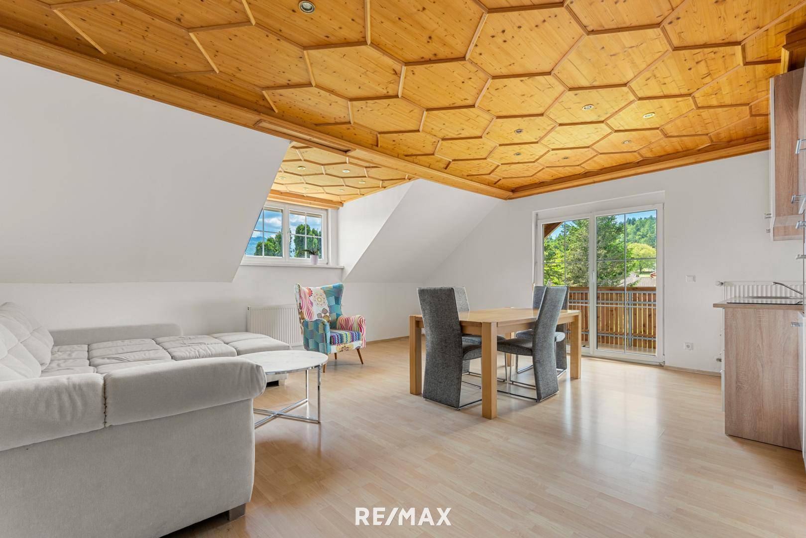 Wohn- und Esszimmer mit Küche OG