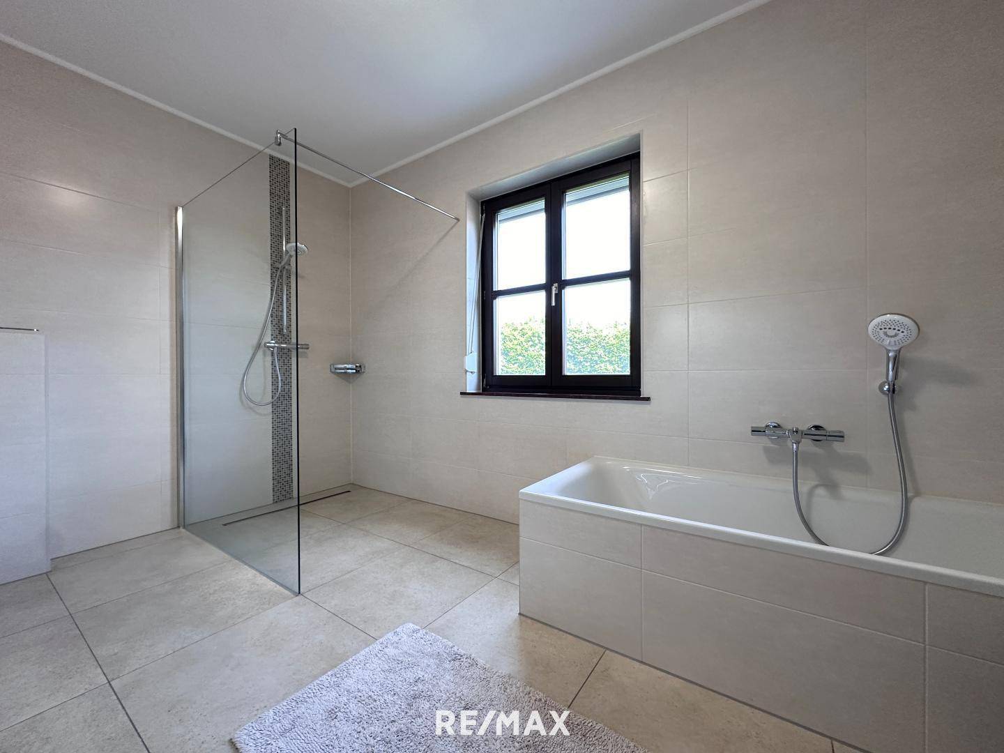 Badezimmer EG
