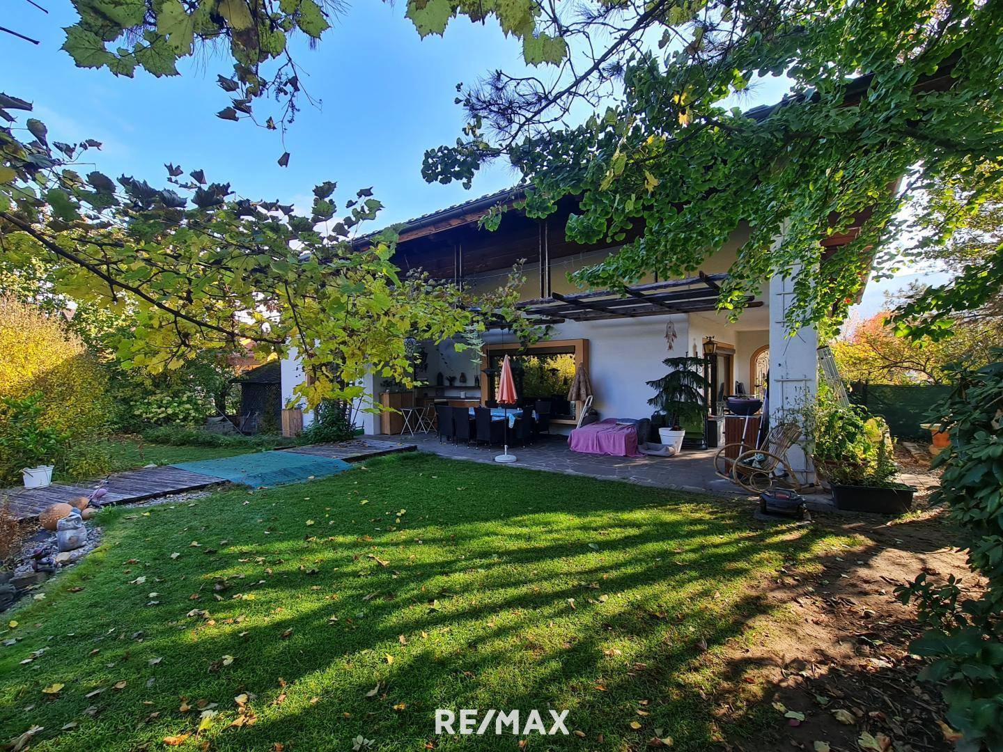 Hausansicht mit Terrasse