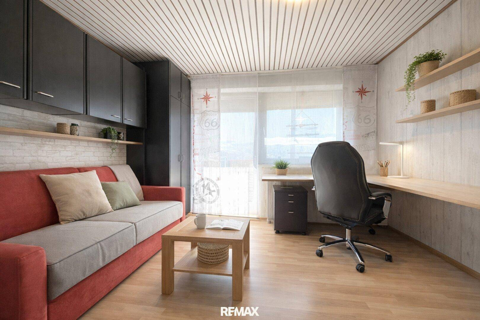Funktionales Büro oder Gästezimmer mit Sofa, Schreibtisch und Stauraum.