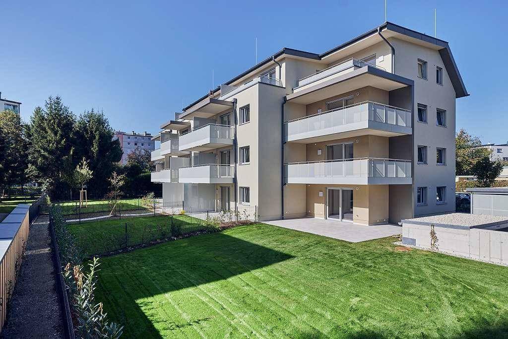 Große Gärten Rund um den Neubau mit viel Abstand zu den Nachbarn