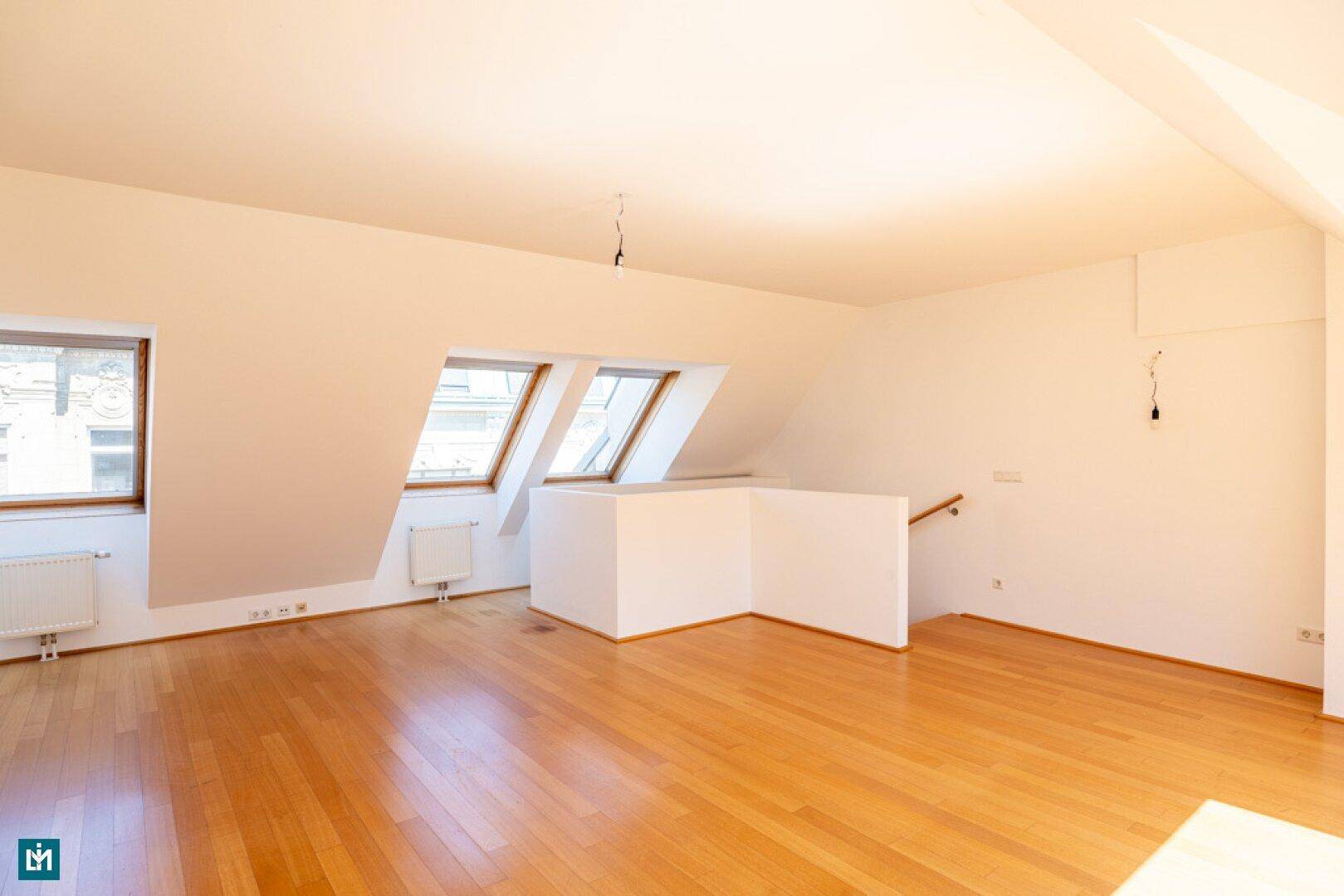 Wohnzimmer OG. (SO/NW)
