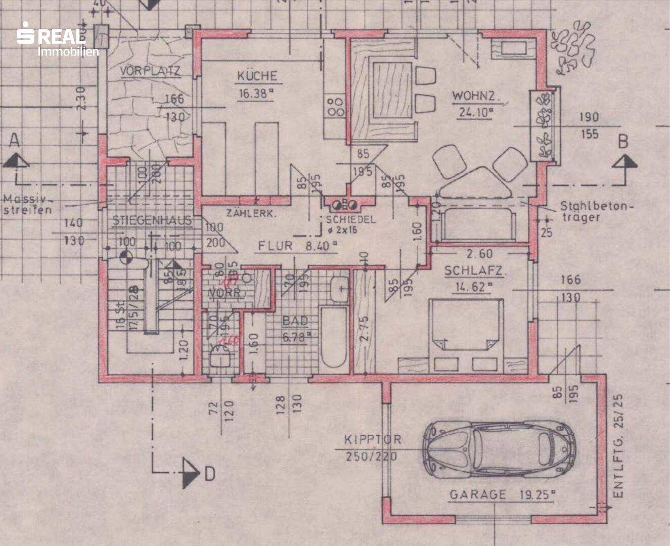 Grundriss des Erdgeschosses mit Küche, Wohnzimmer, Schlafzimmer und Garage.