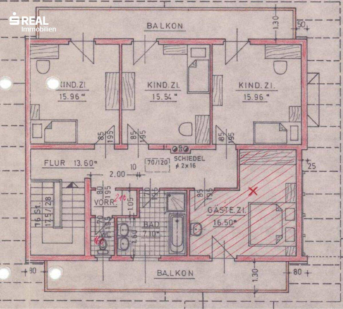 Grundriss des Obergeschosses mit drei Kinderzimmern, Gästezimmer und Badezimmer.