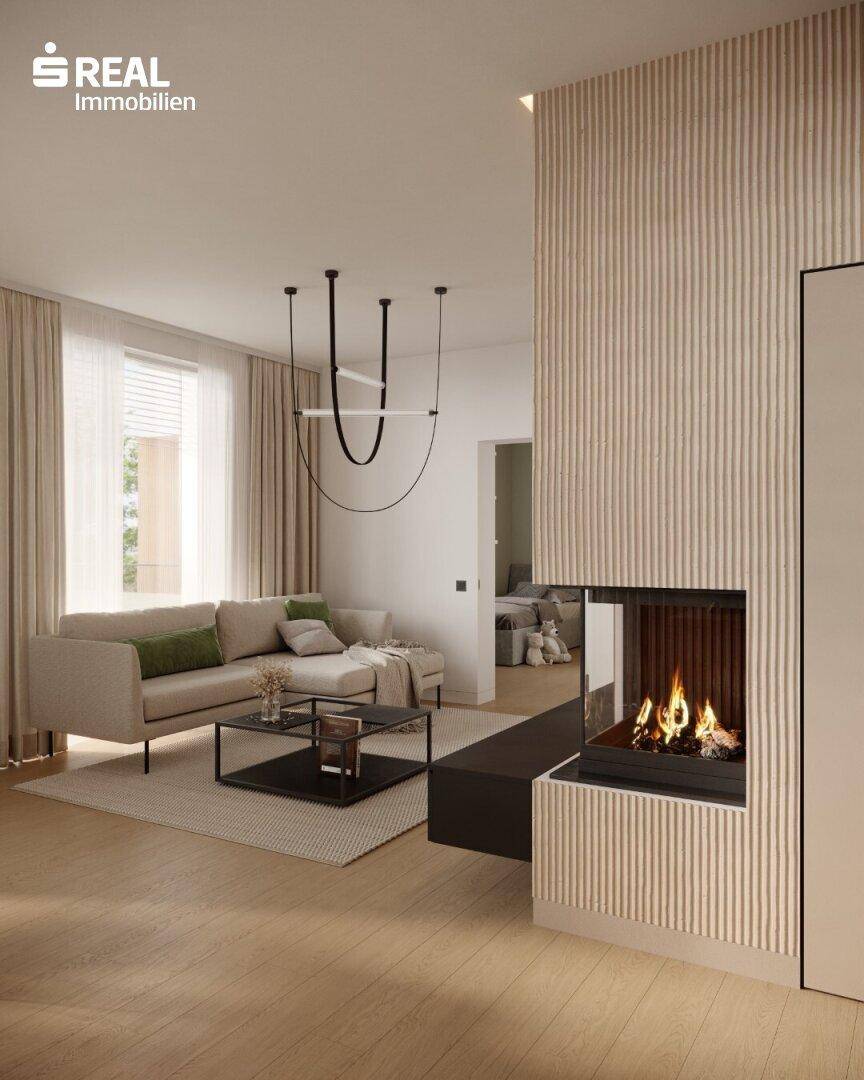 Gemütliches Wohnzimmer mit modernem Kamin, beigem Sofa und hellem Holzfußboden.