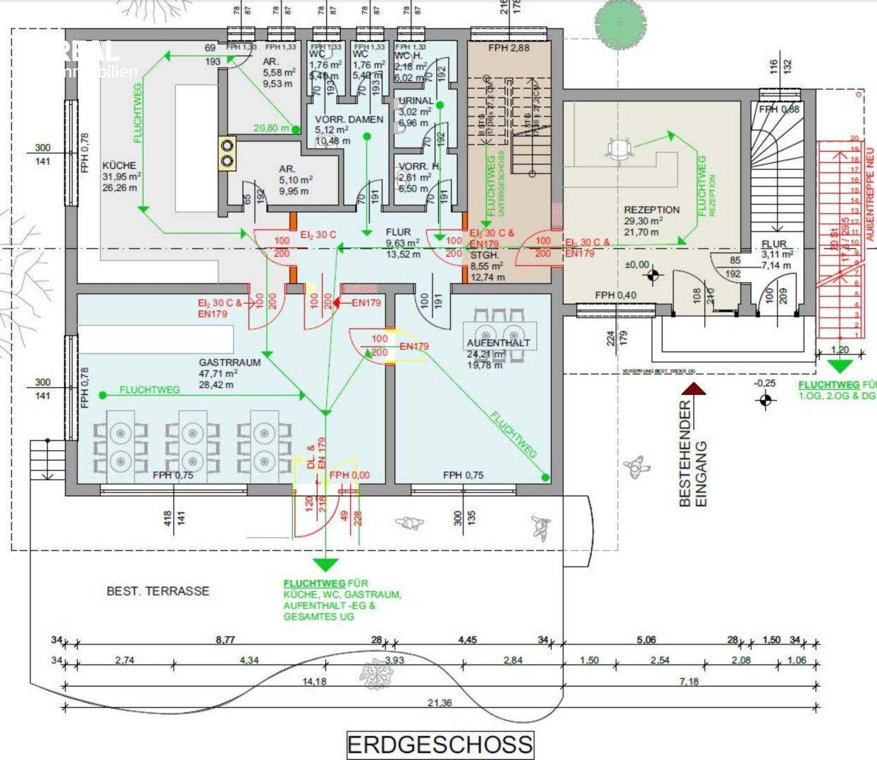 Grundriss des Erdgeschosses mit Küche, Gastraum, Rezeption und Terrasse.