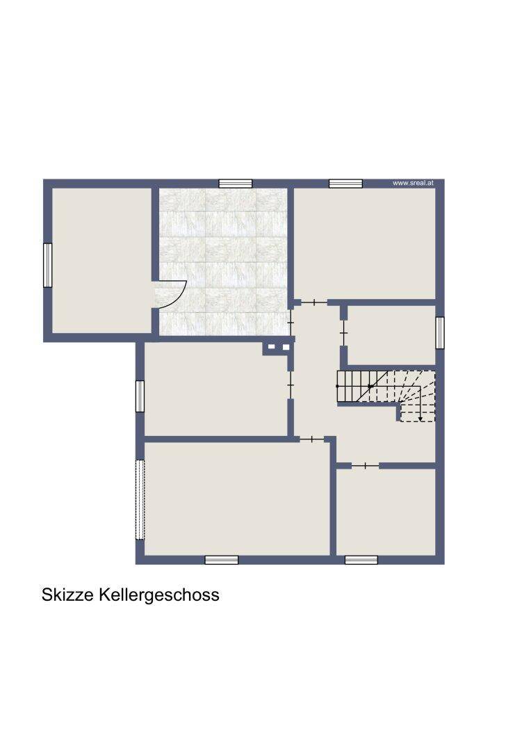 Grundriss des Kellergeschosses mit Treppenhaus, mehreren Räumen und Fenstern.