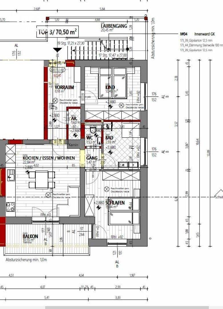 Grundriss einer Wohnung mit offenem Wohnbereich, zwei Schlafzimmern, Bad, WC und Balkon.