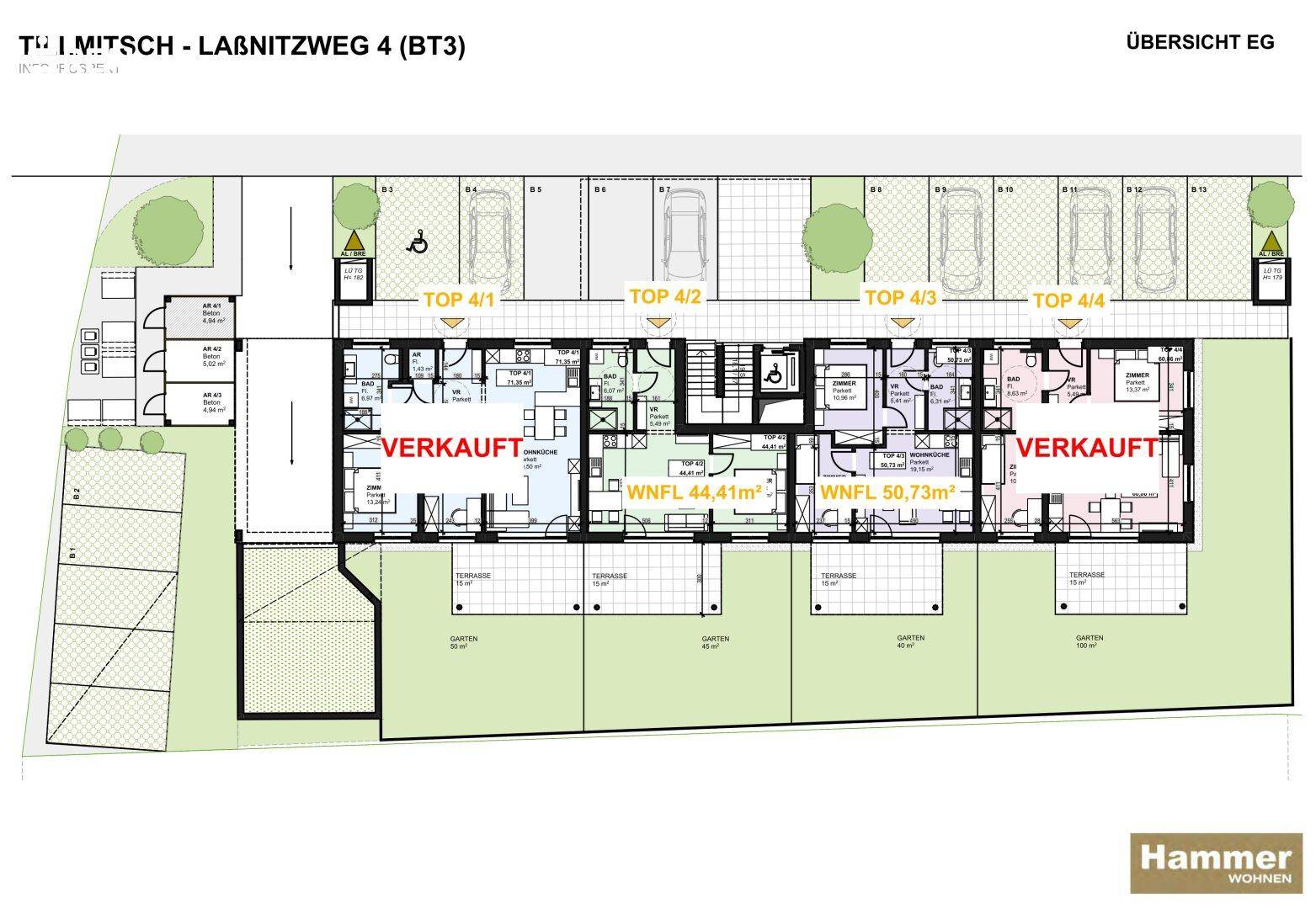 Grundriss des Erdgeschosses mit mehreren Wohneinheiten, Terrassen und Gärten.