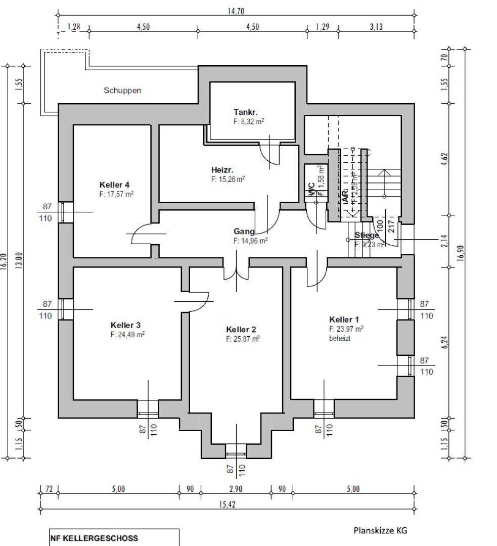 Grundriss des Kellergeschosses mit Heizraum, Tankraum und vier Kellerräumen.