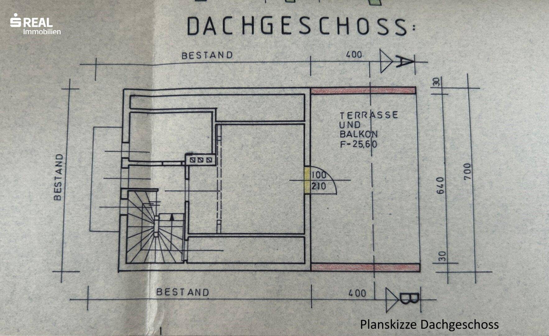 Grundriss des Dachgeschosses mit Terrasse und Balkon.
