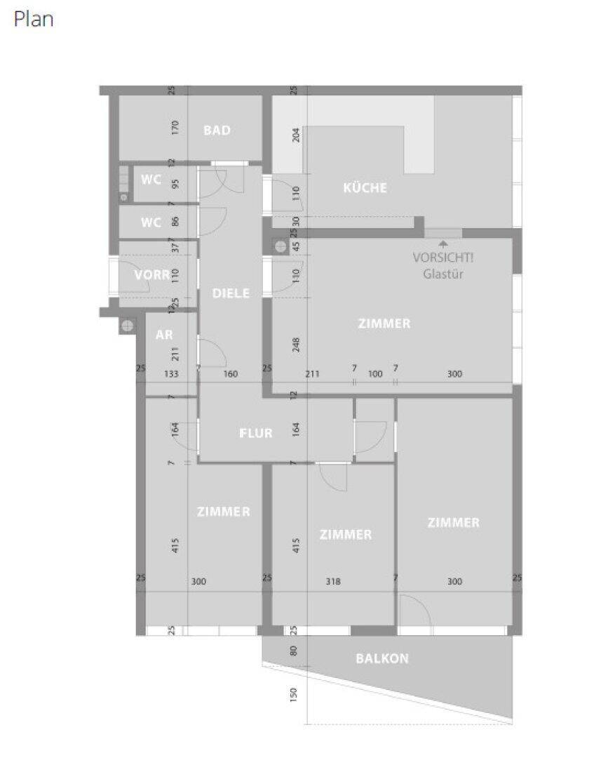 Grundrissplan einer Wohnung mit mehreren Zimmern, Bad, WC und Balkon.