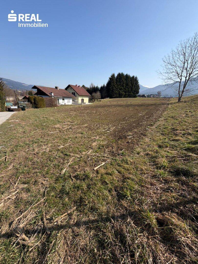 Sonniges, großzügiges Baugrundstück - Mehr
