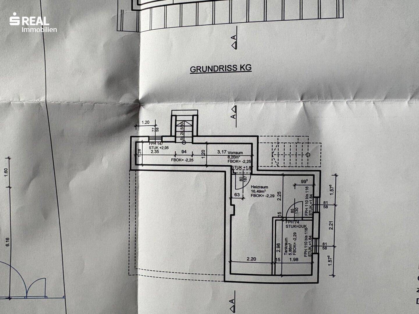 Grundriss des Kellergeschosses mit Heizraum und weiteren Räumen.