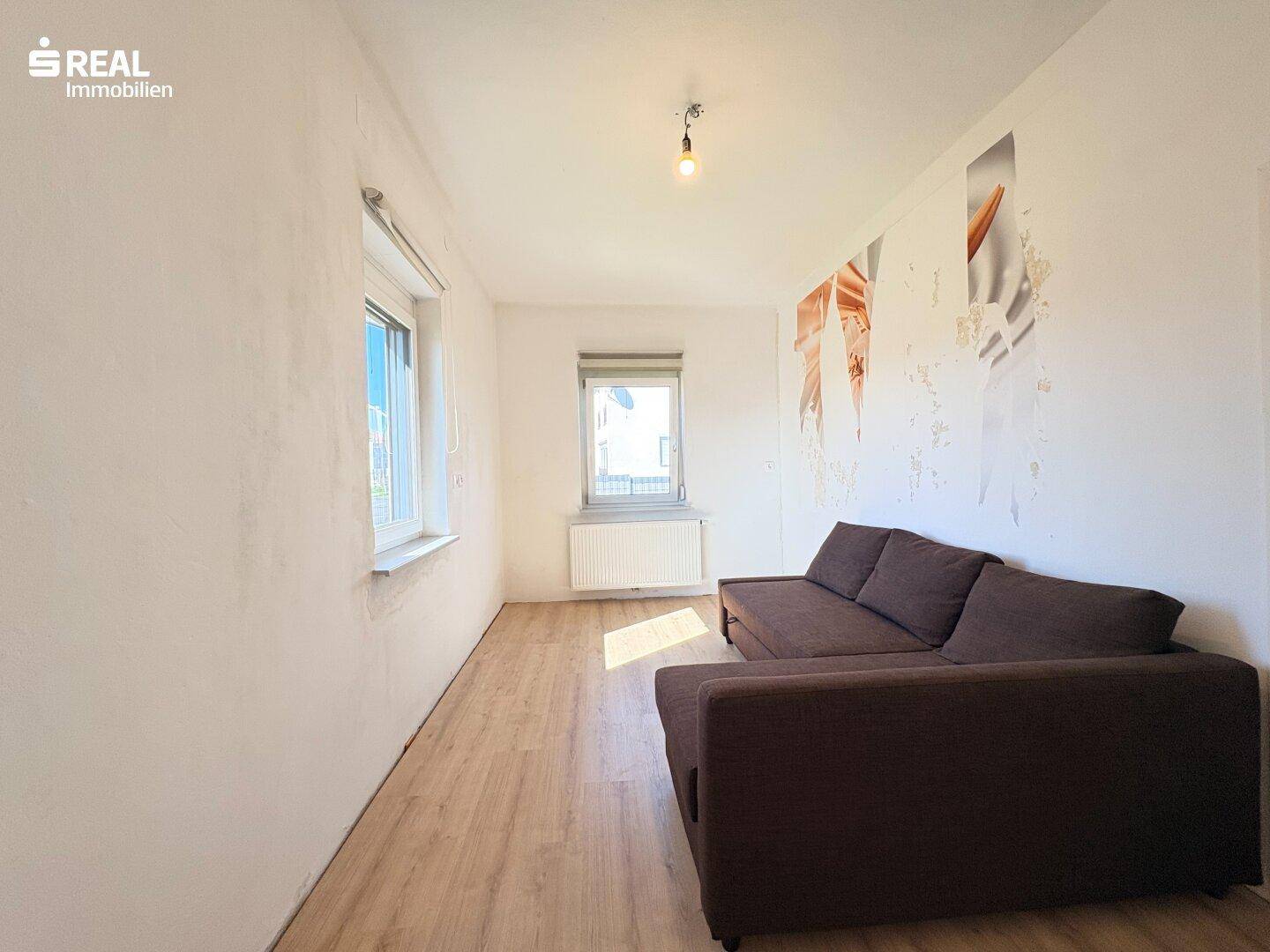 Gepflegtes Wohnhaus mit Nebengebäude in sonniger Wohnlage - Mehr