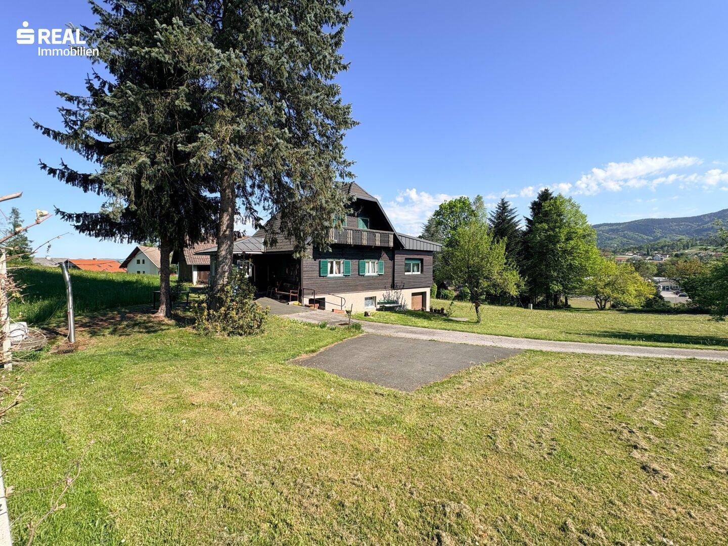 Idyllisches Anwesen mit großem, teilbarem Baugrundstück und Nebengebäude in sonniger Wohnlage - Ansicht 2
