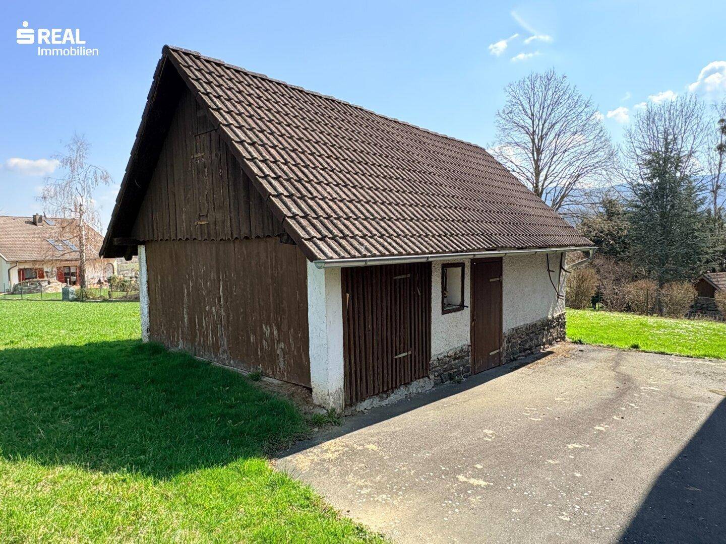 Idyllisches Anwesen mit großem, teilbarem Baugrundstück und Nebengebäude in sonniger Wohnlage - Ansicht 5