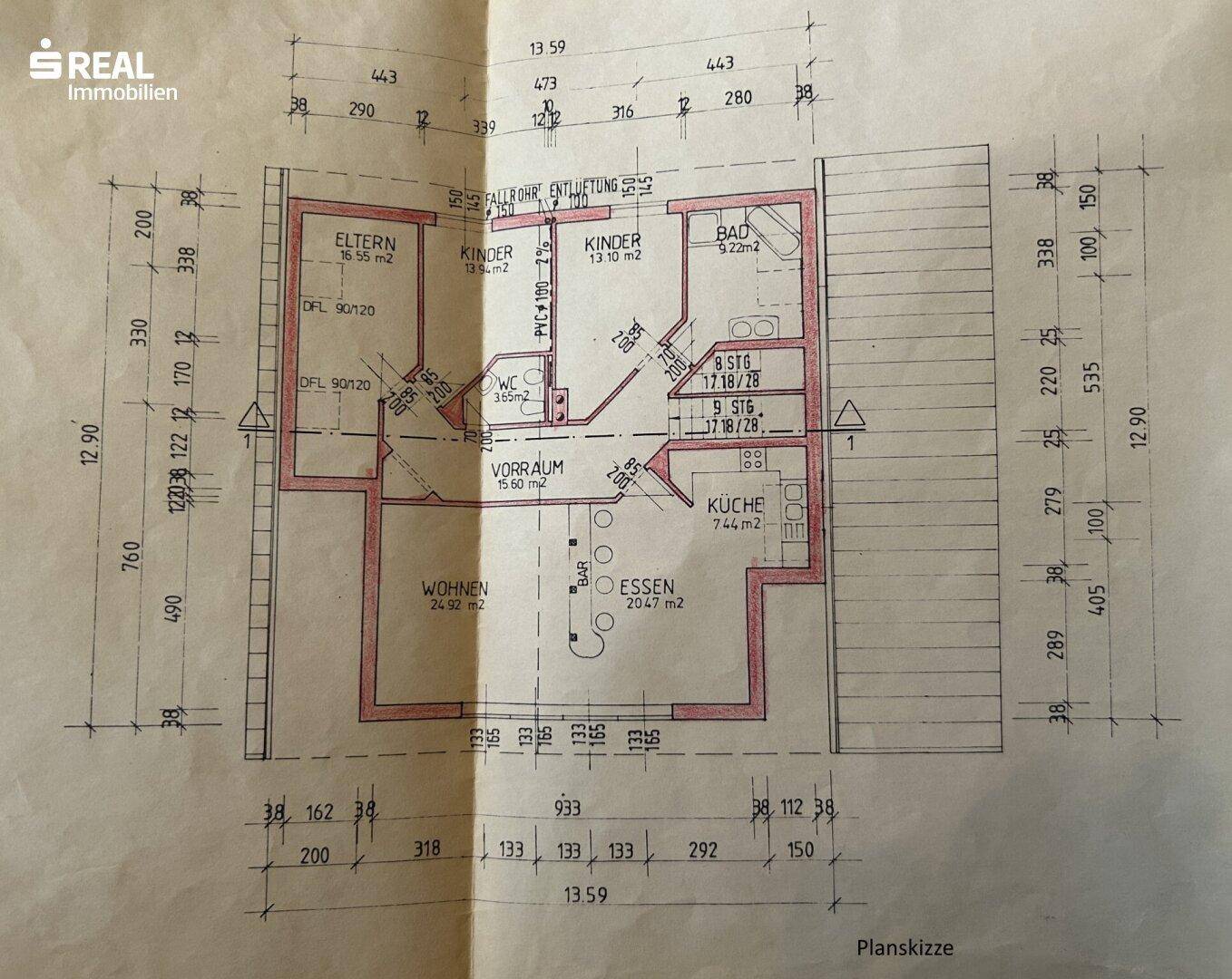 Grundriss des Obergeschosses mit Schlafzimmern, Bad und offenem Wohnbereich.