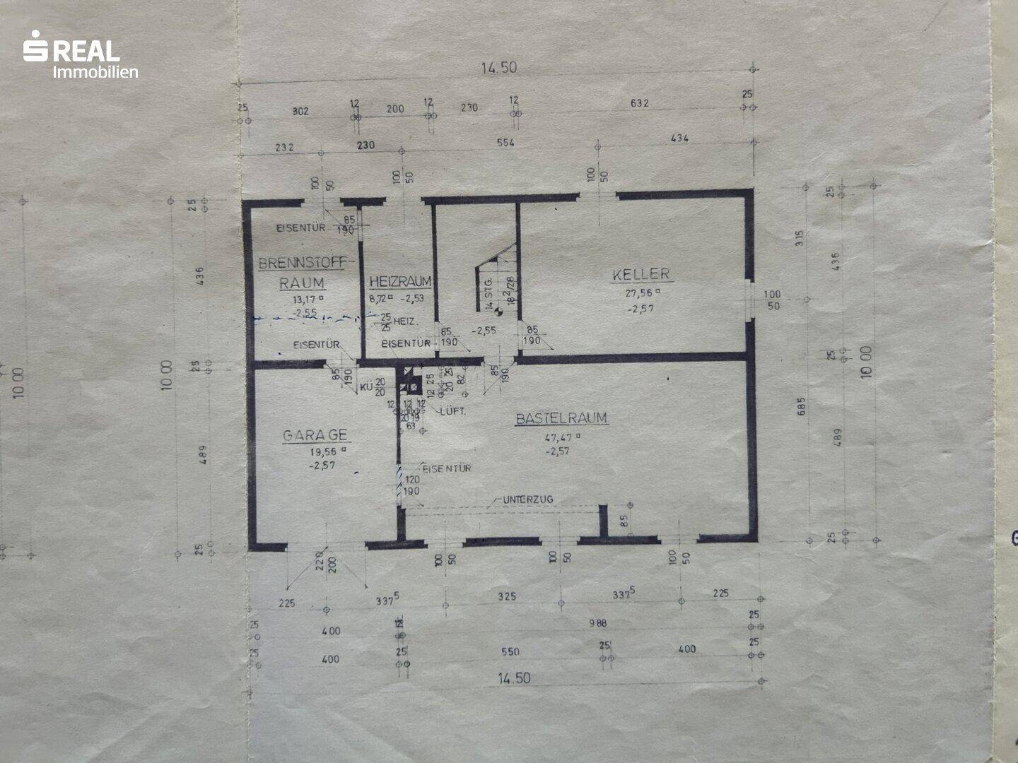 Grundriss des Untergeschosses mit Garage, Heizraum, Keller und Bastelraum.