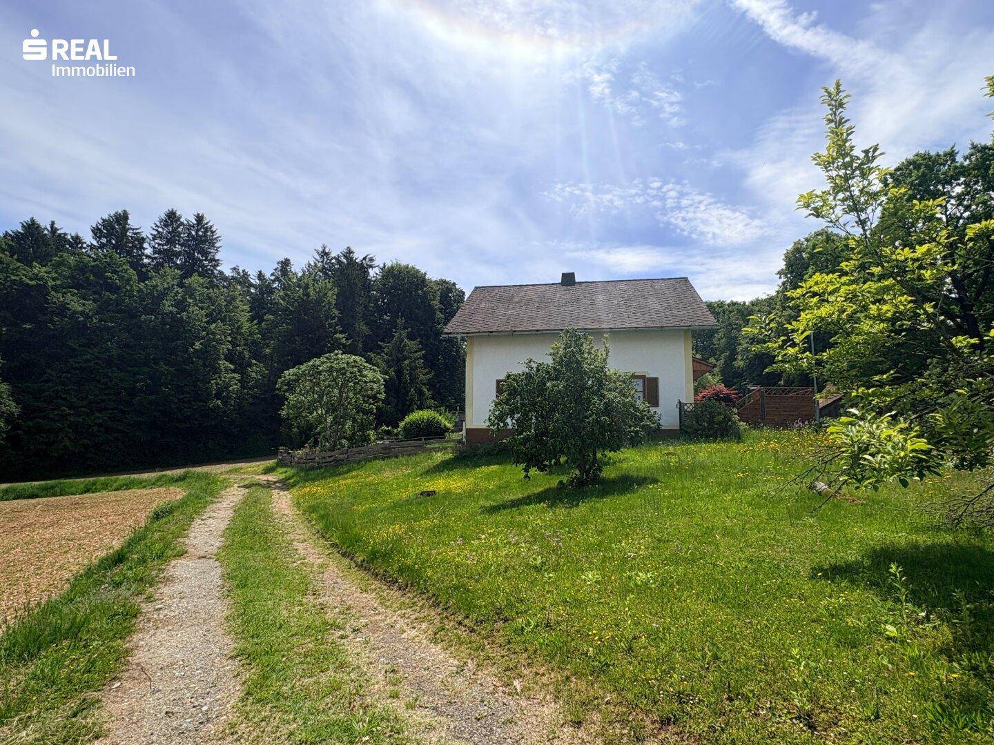 Bauernhof - Großes Anwesen mit schöner Ackerfläche, Wald und Wiese in sonniger Ruhelage - Ansicht 2