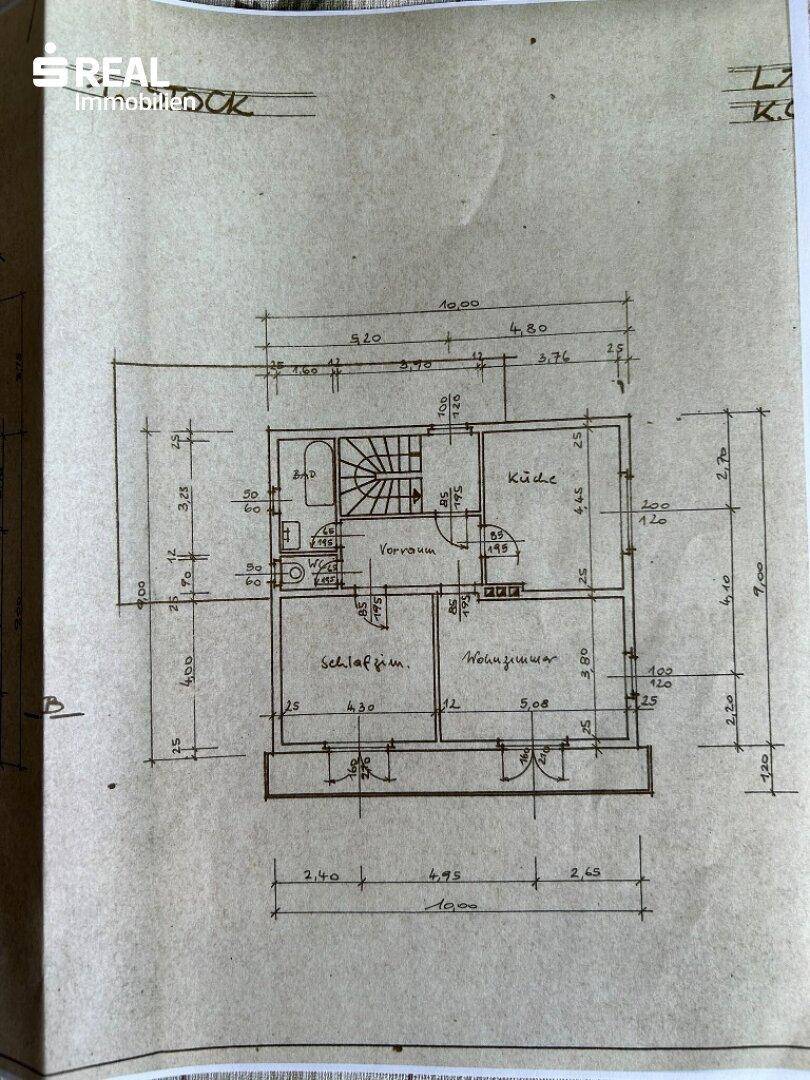 Grundriss des Obergeschosses mit Schlafzimmer, Küche und Badezimmer.