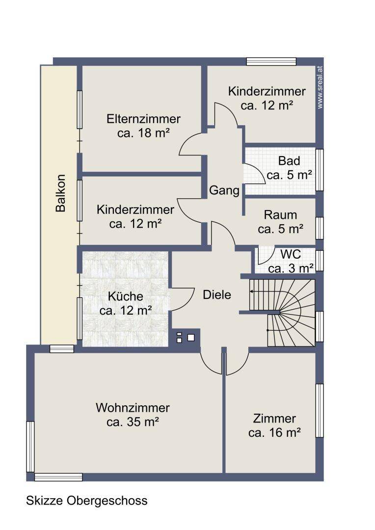 Grundriss des Obergeschosses mit Wohnzimmer, Küche, drei Schlafzimmern, Bad, WC und Balkon.