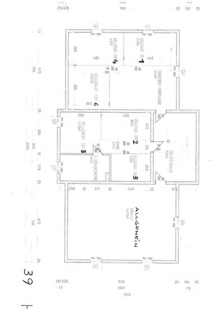 Detaillierter Grundriss des Kellergeschosses mit nummerierten Abstellräumen und Gemeinschaftsbereichen.