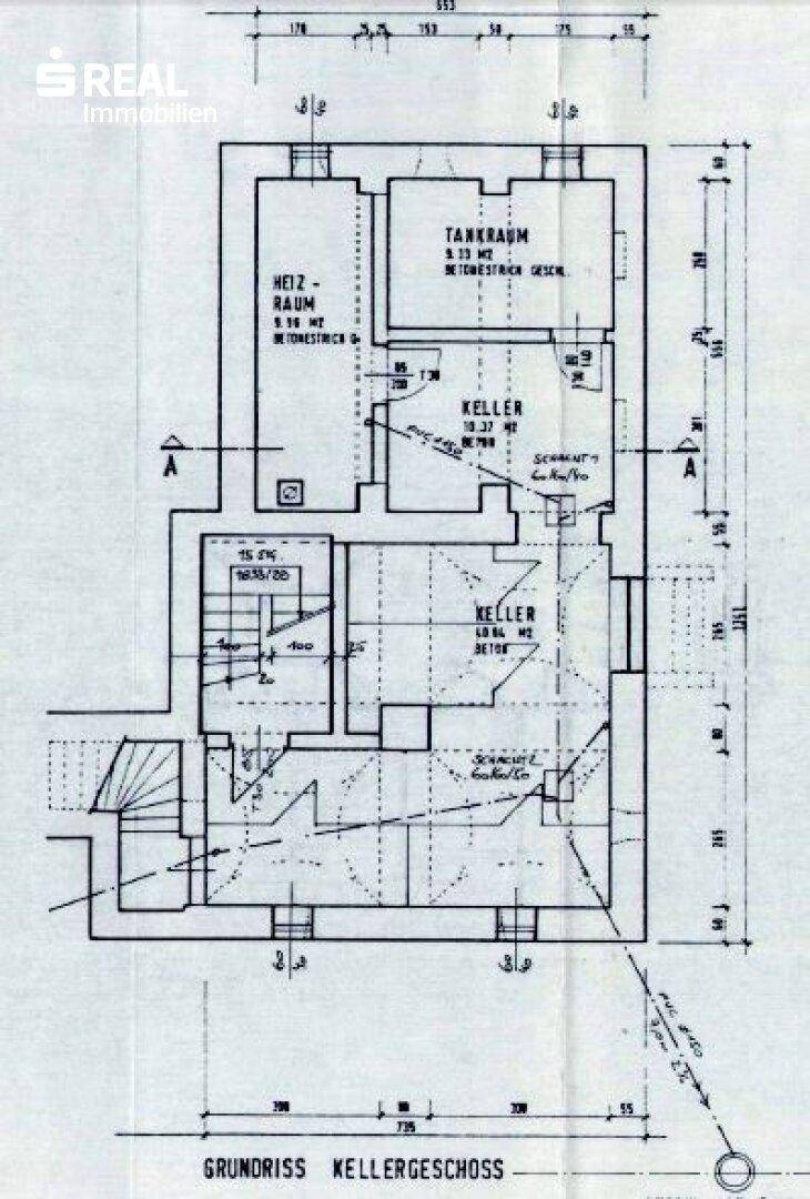 Grundriss des Kellergeschosses mit Heizraum, Tankraum und weiteren Kellerräumen.