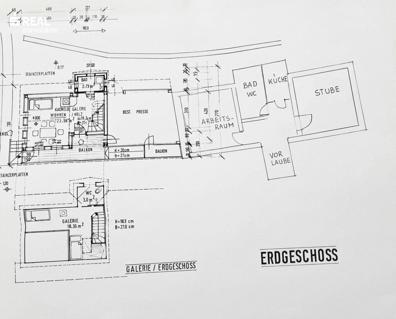 Grundriss des Erdgeschosses mit Wohnbereich, Bad, Küche und Balkonen.
