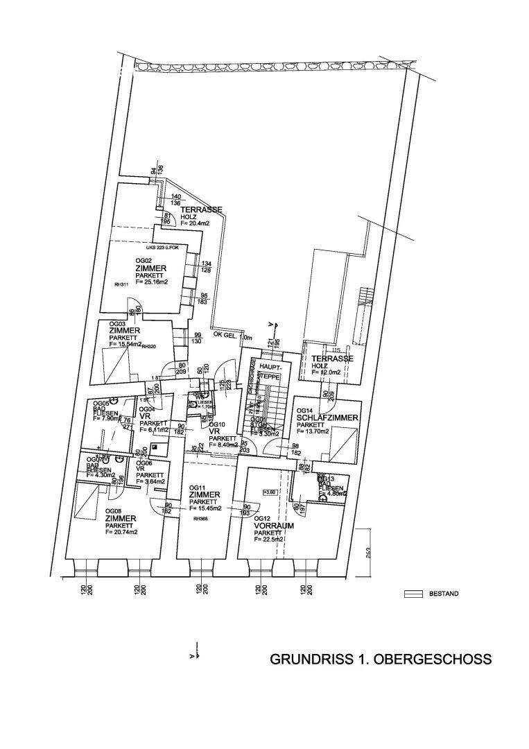 Grundriss des ersten Obergeschosses mit Schlafzimmern, Bädern und Terrassen.