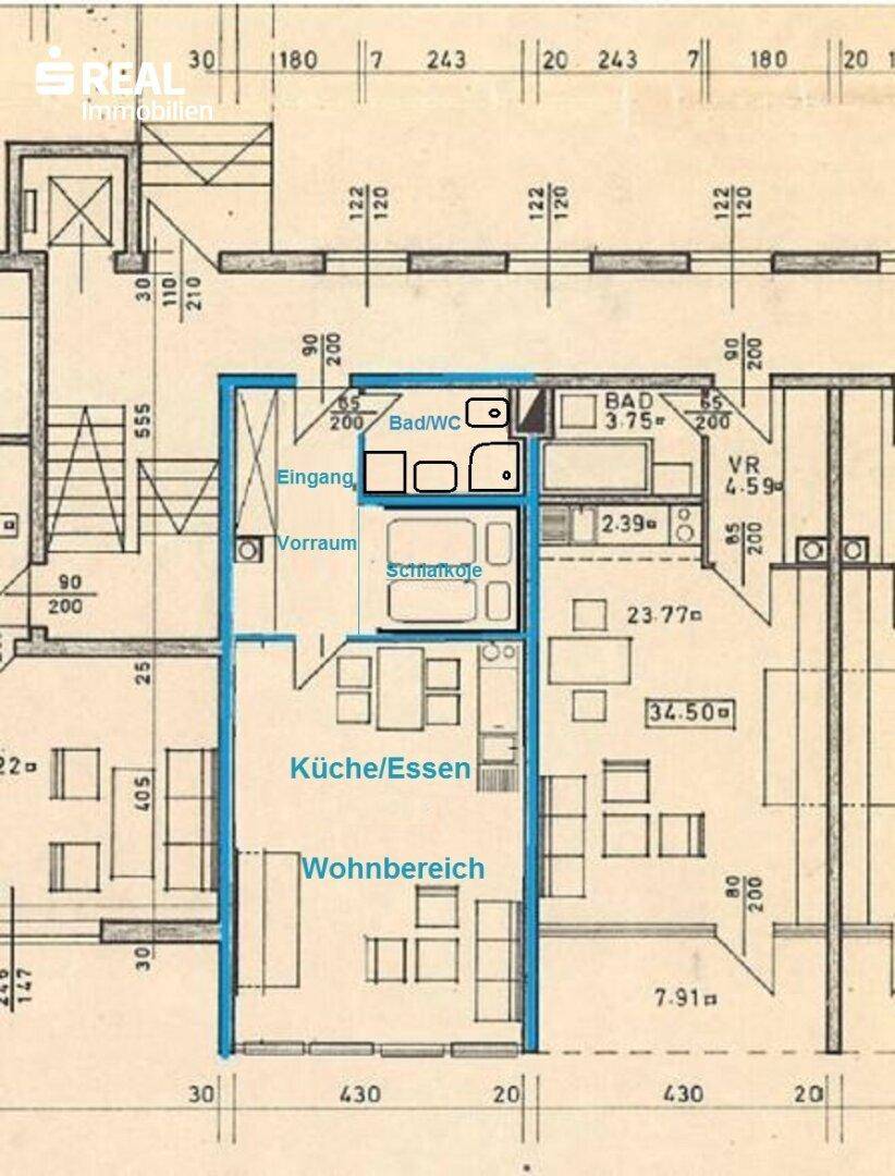 Grundrissplan einer Wohnung mit Eingang, Bad/WC, Schlafkoje, Küche/Essen und Wohnbereich.