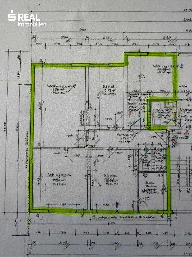Detaillierter Grundriss einer Wohnung mit mehreren Wohn- und Schlafzimmern, Küche und zwei Bädern.