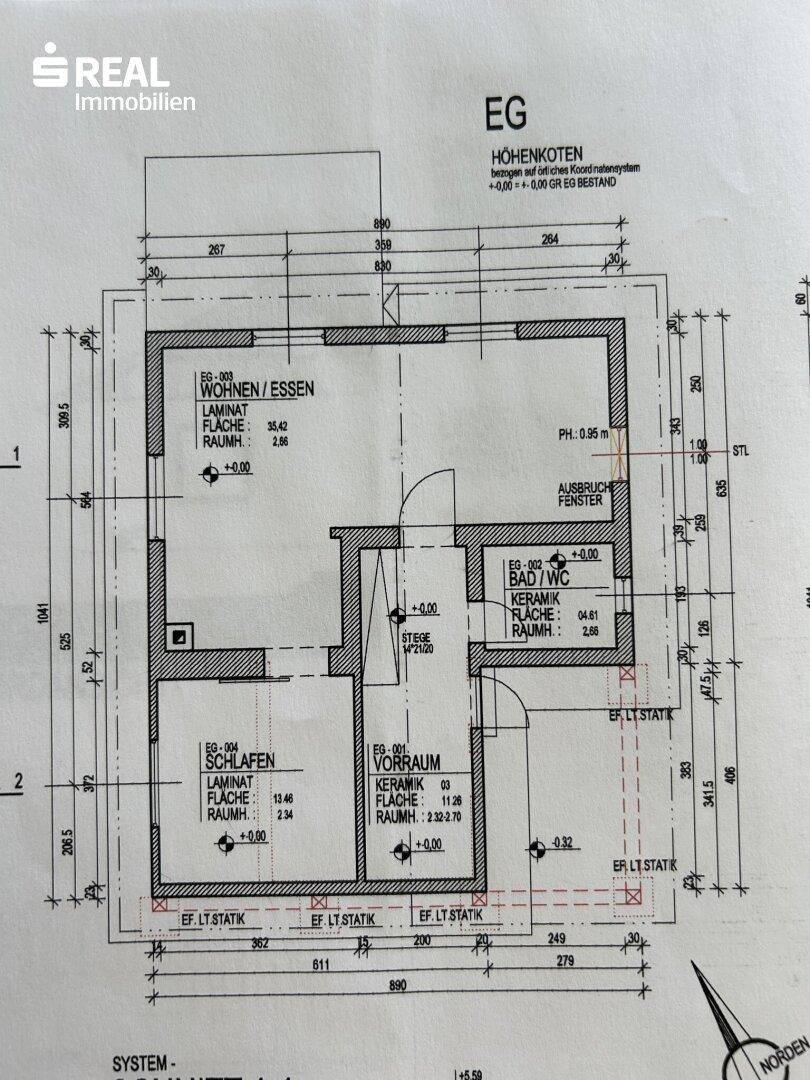 Grundriss des Erdgeschosses mit Wohn-/Essbereich, Schlafzimmer und Bad.
