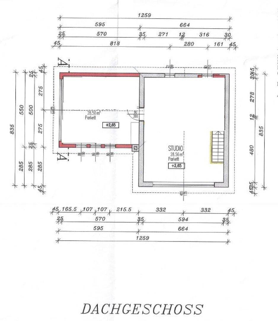 Grundriss des Dachgeschosses mit Studiobereich und Treppenaufgang.