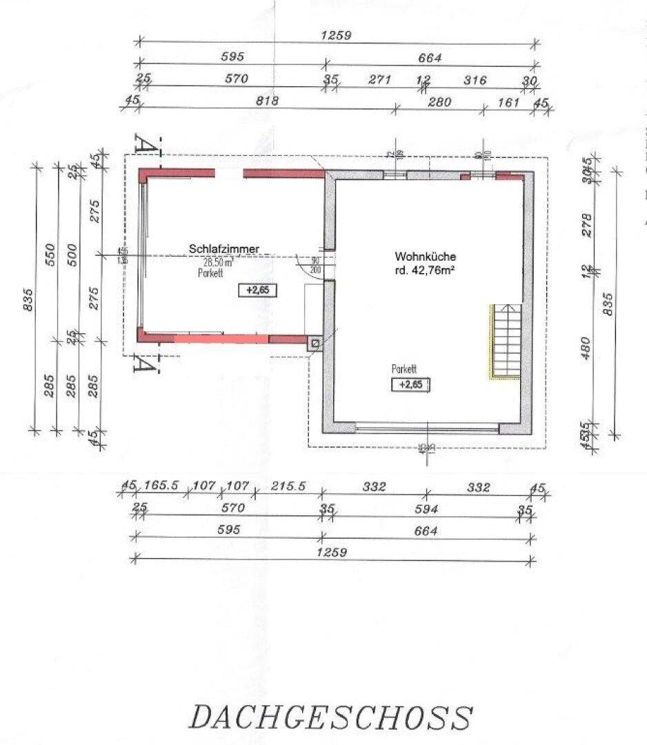 Grundriss des Dachgeschosses mit Schlafzimmer, offener Wohnküche und Treppenaufgang.