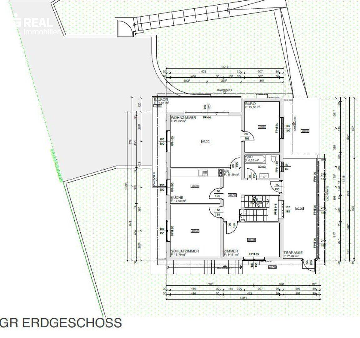 Grundriss des Erdgeschosses mit Wohnzimmer, Küche, Bad und Terrasse.