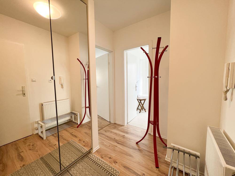 Eingansbereich mit Spiegelschrank